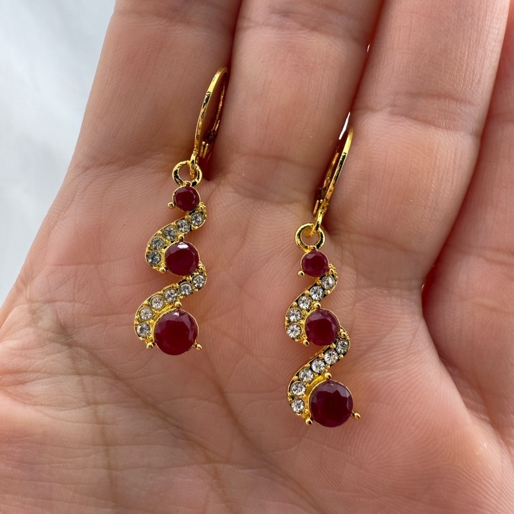 Vintage Gold color unique  Red Dangle Earrings